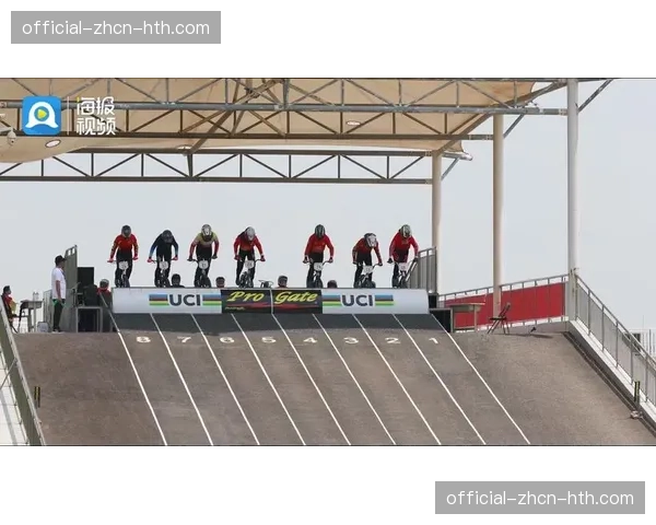 赛场之外：首届“小轮车节”在赛事同期举办，吸引数万观众参与体验